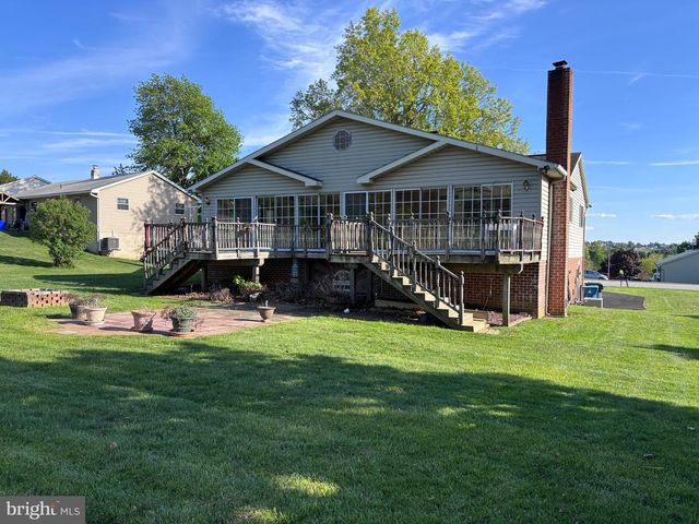 2106 HOPE DR, Red Lion, PA 17356