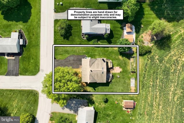 2106 HOPE DR, Red Lion, PA 17356
