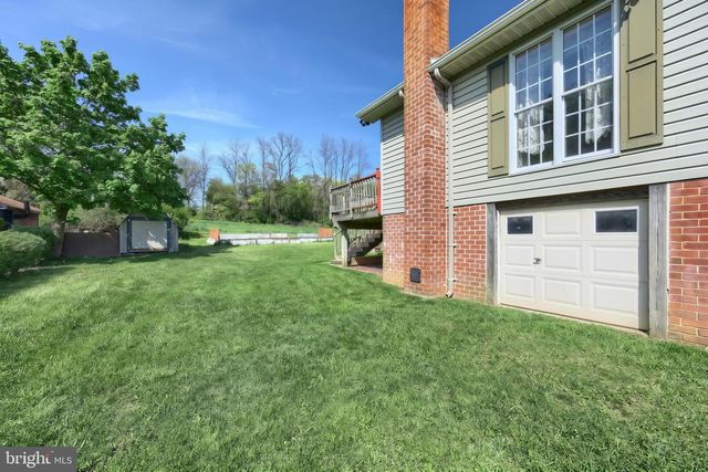 2106 HOPE DR, Red Lion, PA 17356