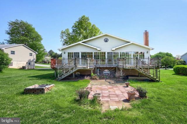2106 HOPE DR, Red Lion, PA 17356