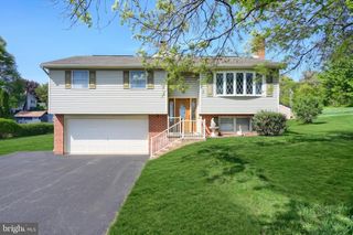 2106 HOPE DR, Red Lion, PA 17356