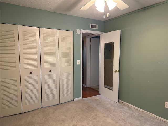 209 NE LINCOLN CIRCLE N 406, St Petersburg, FL 33702