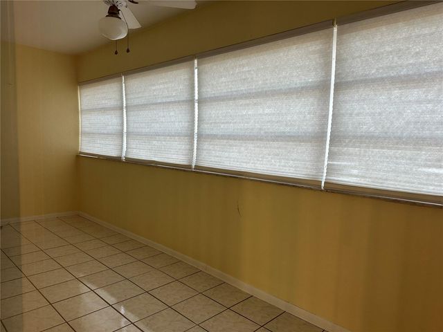 209 NE LINCOLN CIRCLE N 406, St Petersburg, FL 33702