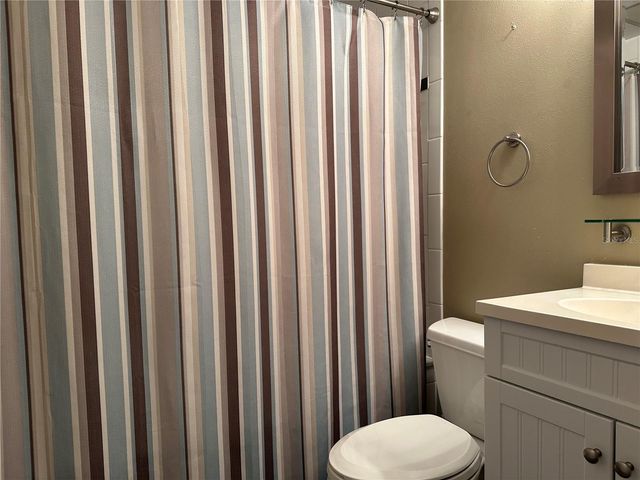 209 NE LINCOLN CIRCLE N 406, St Petersburg, FL 33702