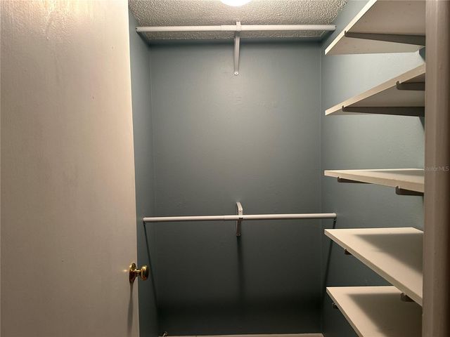 209 NE LINCOLN CIRCLE N 406, St Petersburg, FL 33702