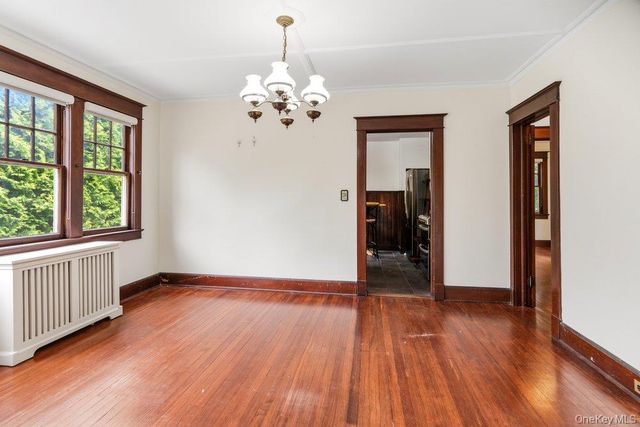 18 Roosevelt Street, Babylon, NY 11702