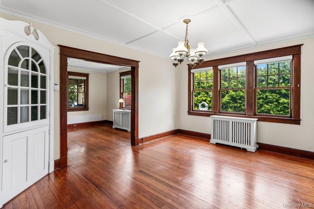 18 Roosevelt Street, Babylon, NY 11702