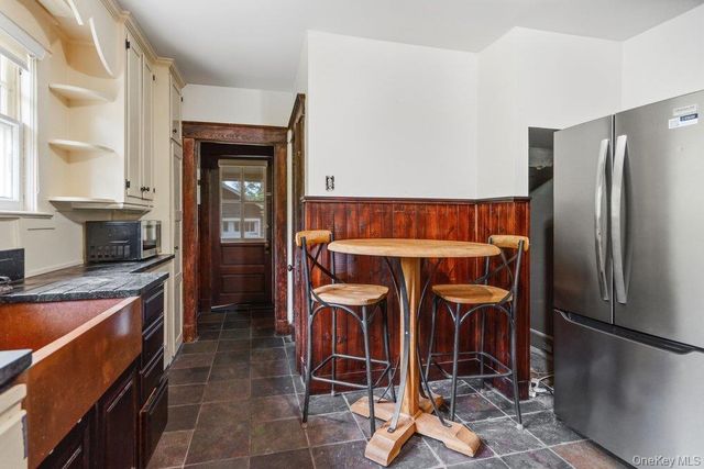 18 Roosevelt Street, Babylon, NY 11702