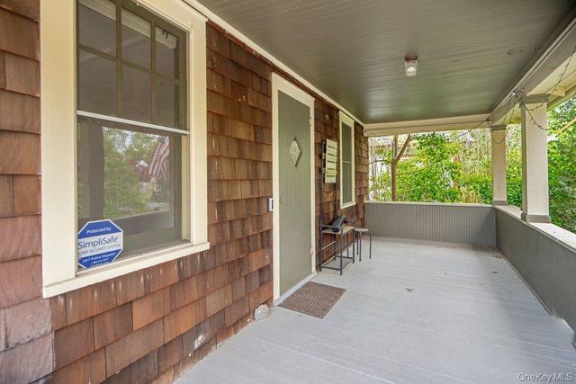 18 Roosevelt Street, Babylon, NY 11702