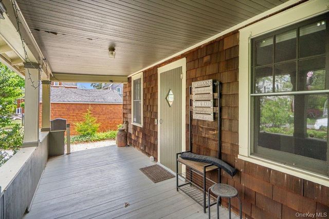 18 Roosevelt Street, Babylon, NY 11702