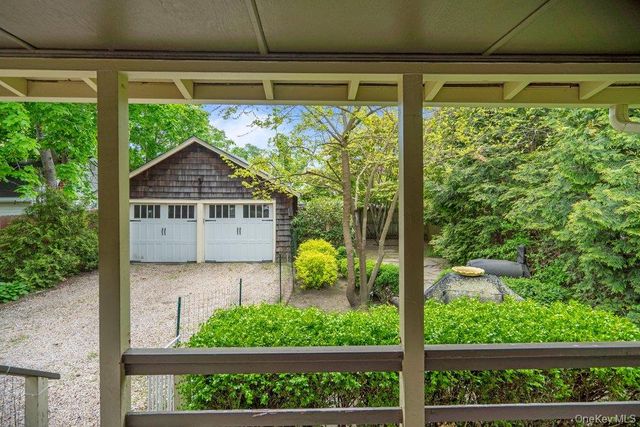 18 Roosevelt Street, Babylon, NY 11702