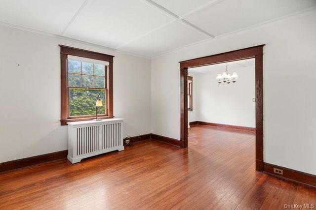 18 Roosevelt Street, Babylon, NY 11702