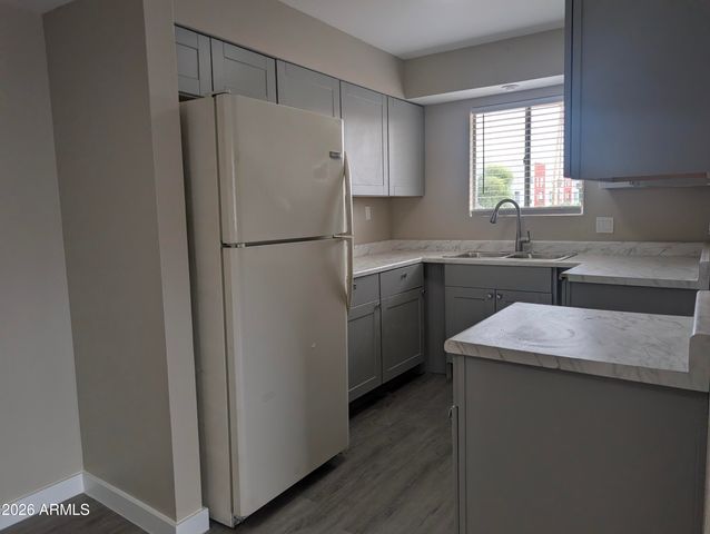 4714 E BELLEVIEW Street, Phoenix, AZ 85008