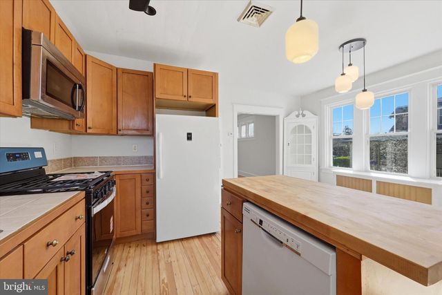 7864 BEVERLY BLVD, Upper Darby, PA 19082