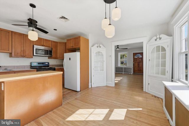 7864 BEVERLY BLVD, Upper Darby, PA 19082