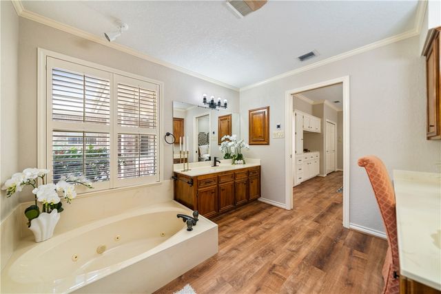 4217 Spring Creek Dr, Corpus Christi, TX 78410