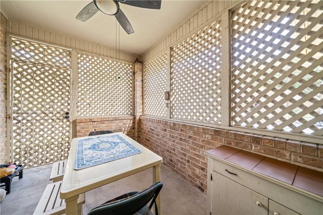 4217 Spring Creek Dr, Corpus Christi, TX 78410