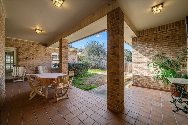 4217 Spring Creek Dr, Corpus Christi, TX 78410