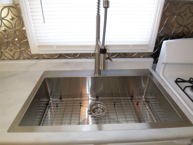 21832 Conners Avenue, Warren, MI 48091