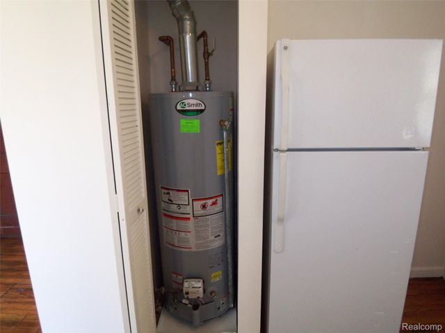 21832 Conners Avenue, Warren, MI 48091