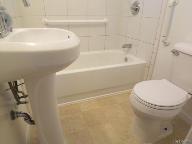 21832 Conners Avenue, Warren, MI 48091