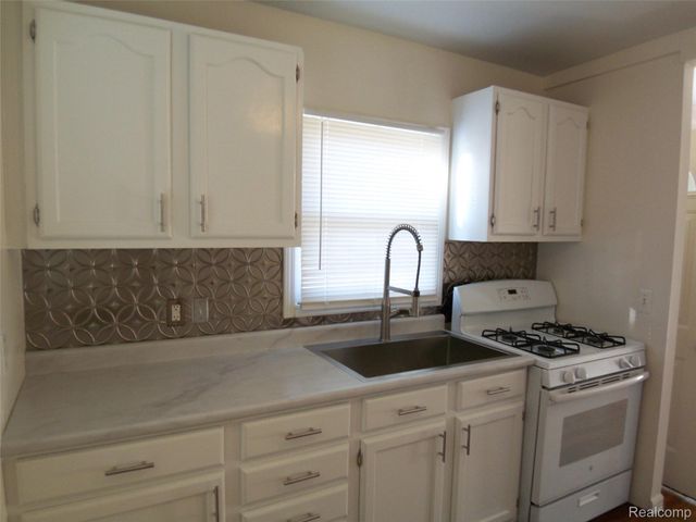 21832 Conners Avenue, Warren, MI 48091