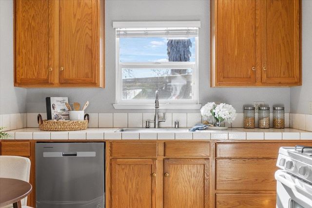 3975 Wilson Ave, Castro Valley, CA 94546