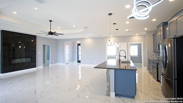 792 Lake Valley, La Vernia, TX 78121