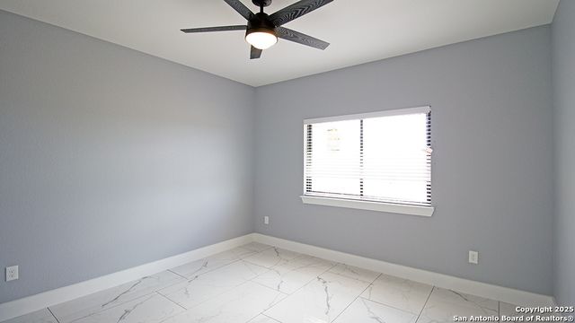 792 Lake Valley, La Vernia, TX 78121