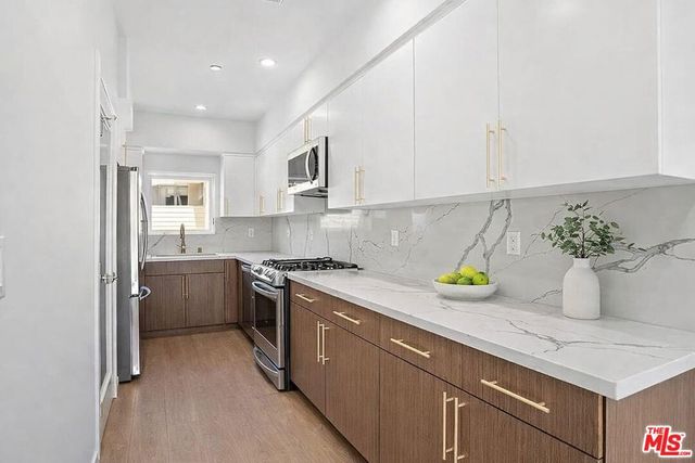 2117 Beachwood Terrace, Los Angeles, CA 90068