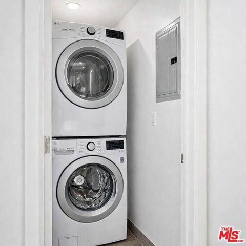 2117 Beachwood Terrace, Los Angeles, CA 90068