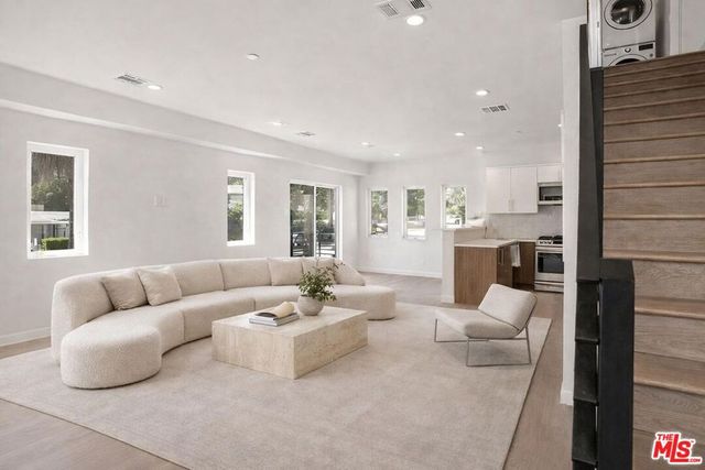 2117 Beachwood Terrace, Los Angeles, CA 90068