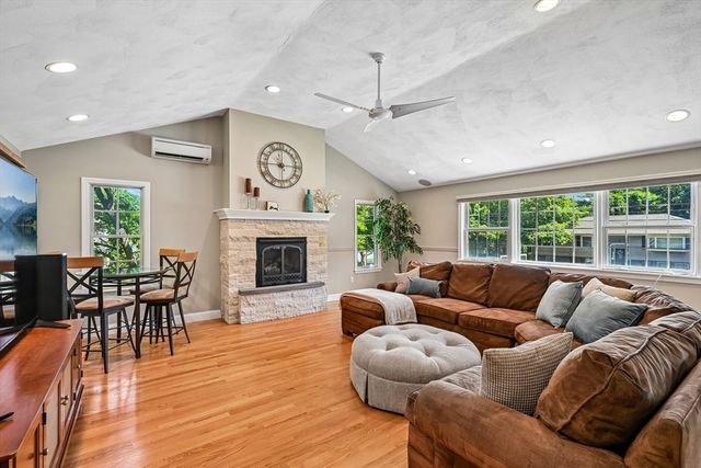 6 Briarwood Dr, Danvers, MA 01923