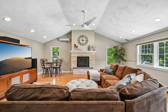6 Briarwood Dr, Danvers, MA 01923