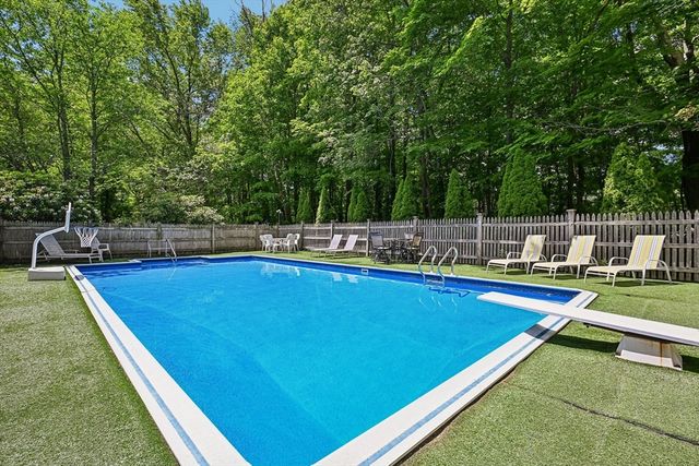 6 Briarwood Dr, Danvers, MA 01923
