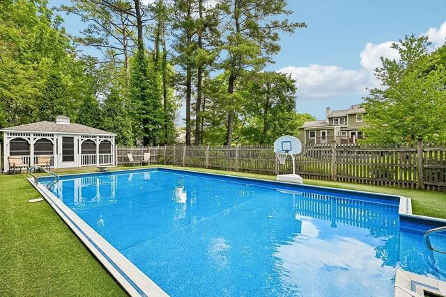 6 Briarwood Dr, Danvers, MA 01923