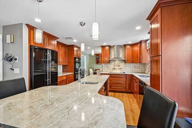 6 Briarwood Dr, Danvers, MA 01923