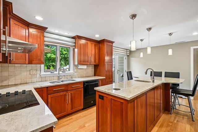 6 Briarwood Dr, Danvers, MA 01923