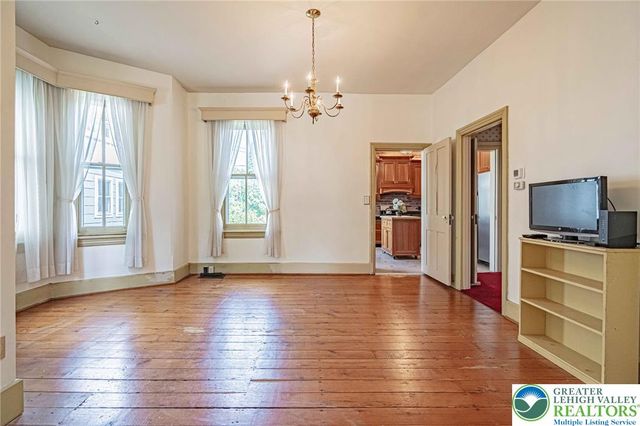 39 East Wall Street, Bethlehem City, PA 18018