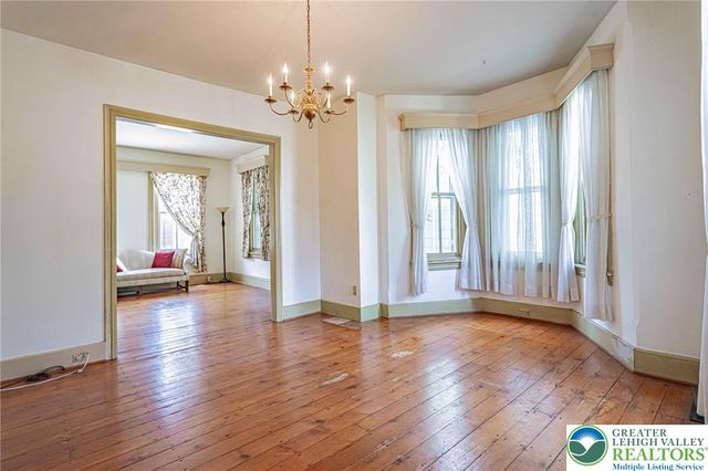 39 East Wall Street, Bethlehem City, PA 18018
