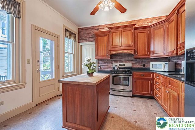 39 East Wall Street, Bethlehem City, PA 18018