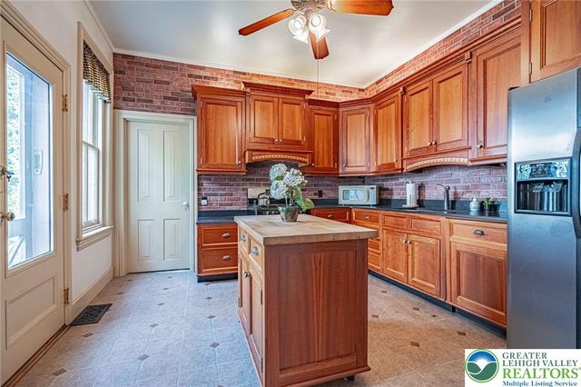 39 East Wall Street, Bethlehem City, PA 18018