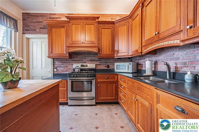 39 East Wall Street, Bethlehem City, PA 18018