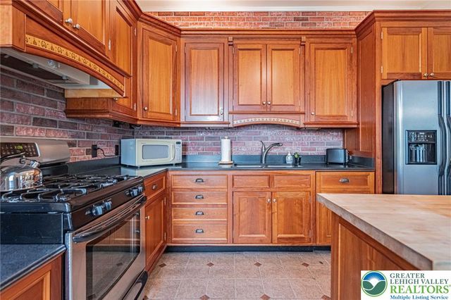 39 East Wall Street, Bethlehem City, PA 18018