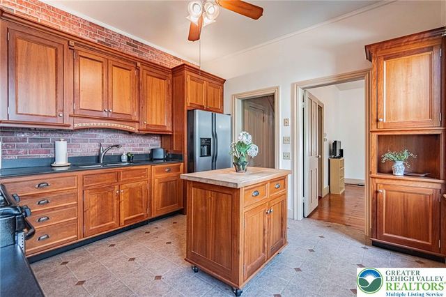 39 East Wall Street, Bethlehem City, PA 18018