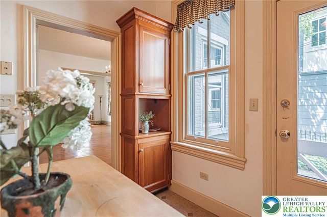 39 East Wall Street, Bethlehem City, PA 18018