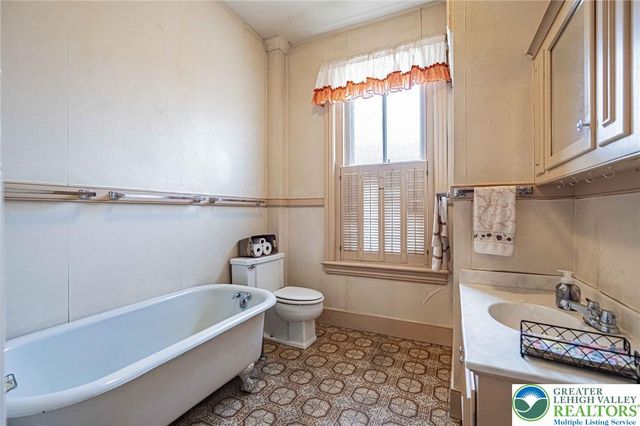 39 East Wall Street, Bethlehem City, PA 18018