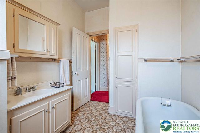 39 East Wall Street, Bethlehem City, PA 18018