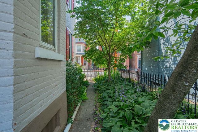 39 East Wall Street, Bethlehem City, PA 18018