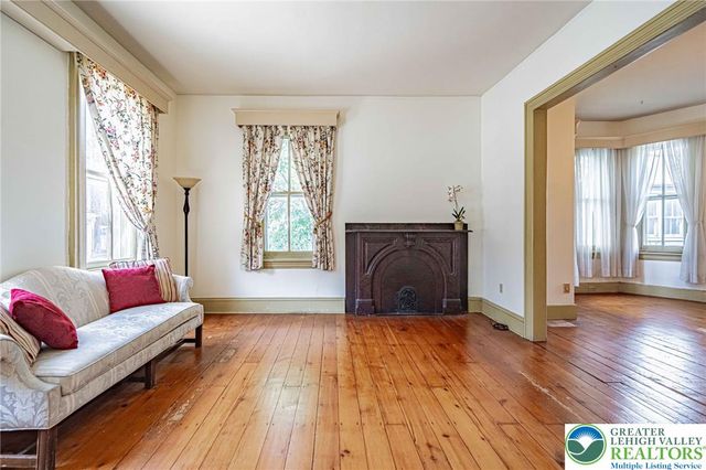 39 East Wall Street, Bethlehem City, PA 18018